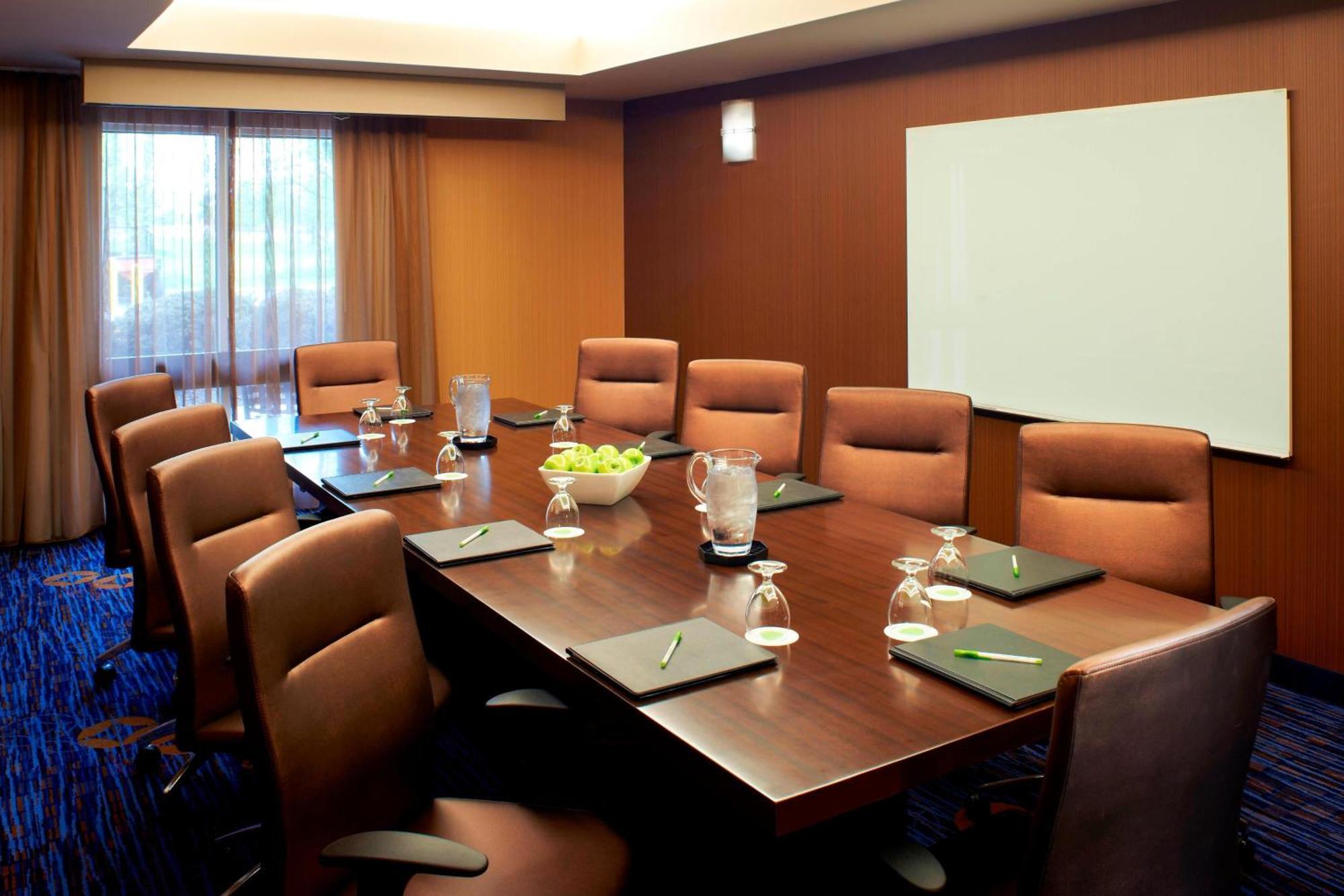Courtyard Cleveland Airport South Hotel Middleburg Heights Ngoại thất bức ảnh
